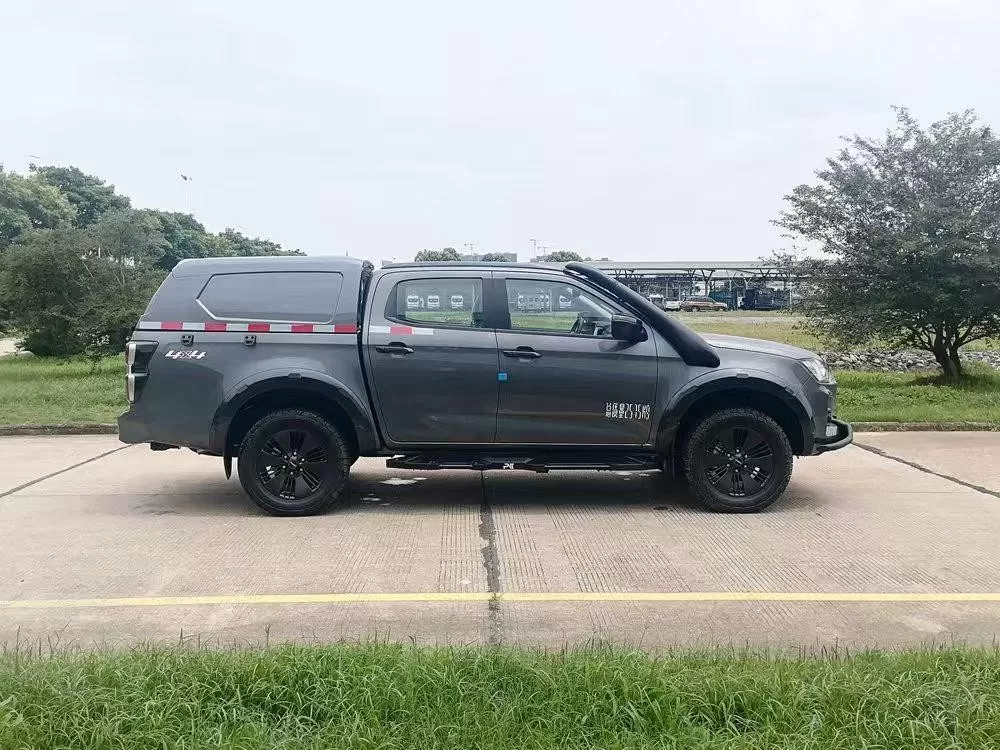 Captador Isuzu D-MAX modificado com dossel impermeável removível para armazenamento seguro de carga
