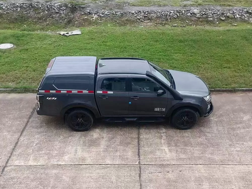 Captador Isuzu D-MAX modificado com dossel impermeável removível para armazenamento seguro de carga