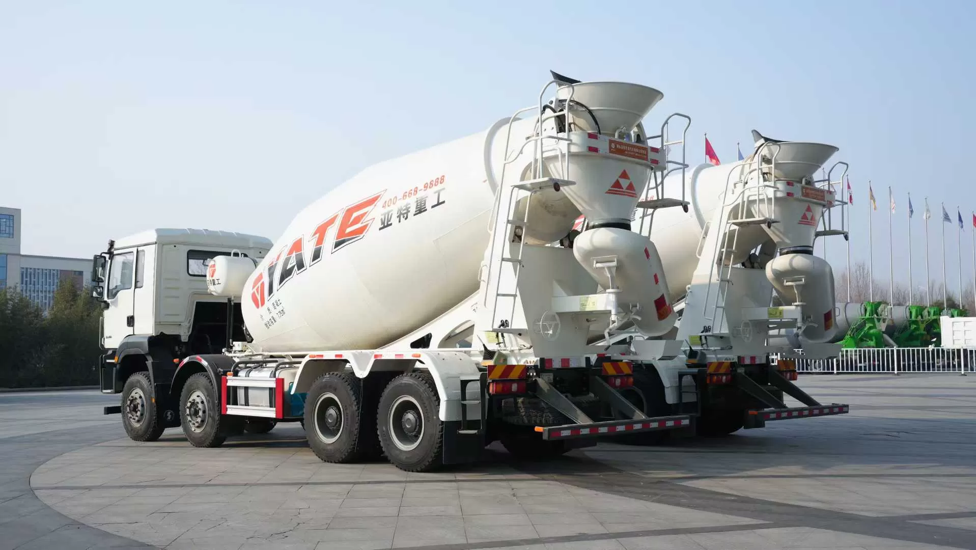 Chassi Howo + caminhão betoneira 8 × 4 da indústria pesada, veículo usado de alta qualidade