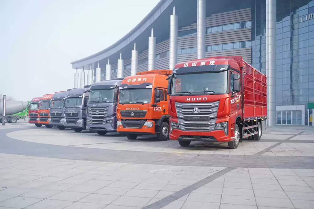 Caminhão de carga 4×2 Sinotruk Howo TX7 pro com estrutura de laje 250 cavalos de potência