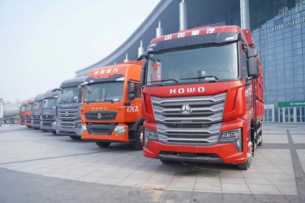 Caminhão de carga 4×2 Sinotruk Howo TX7 pro com estrutura de laje 250 cavalos de potência