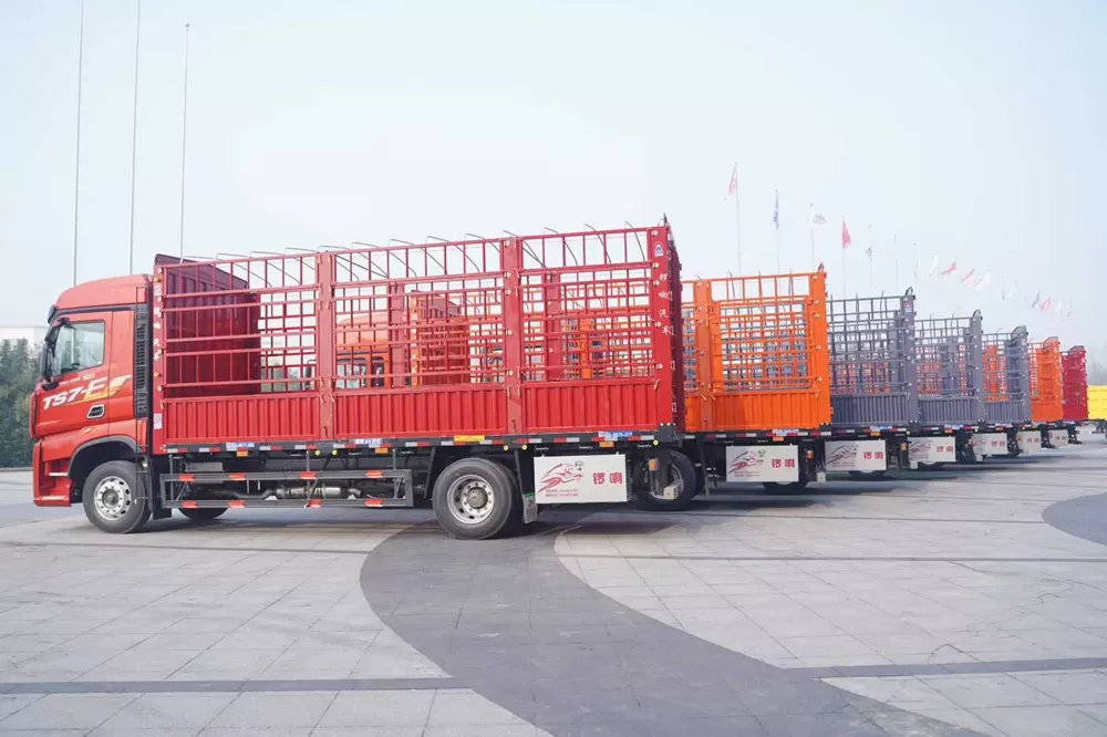 Caminhão de carga 4×2 Sinotruk Howo TX7 pro com estrutura de laje 250 cavalos de potência