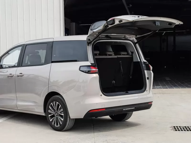 Wuling Starlight 730 2026 1.5T CVT Premium MPV de 7 lugares para transporte familiar e de passageiros