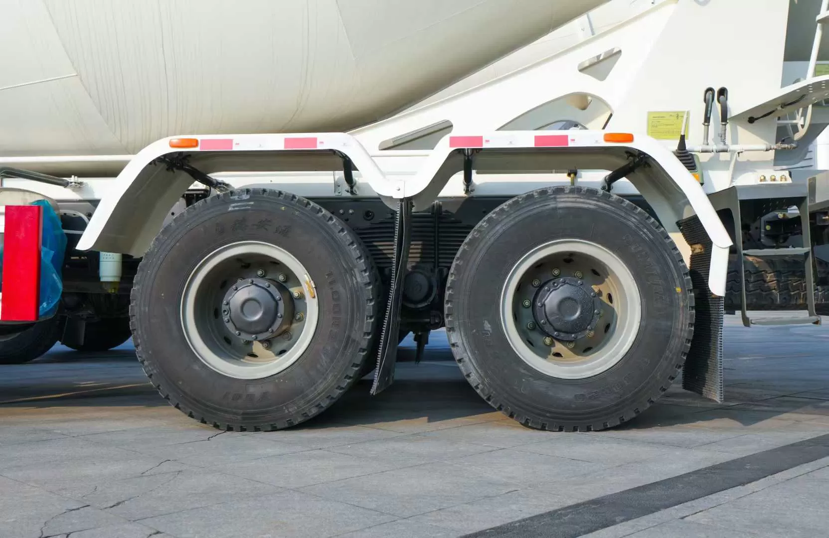 Chassi Howo + caminhão betoneira 8 × 4 da indústria pesada, veículo usado de alta qualidade